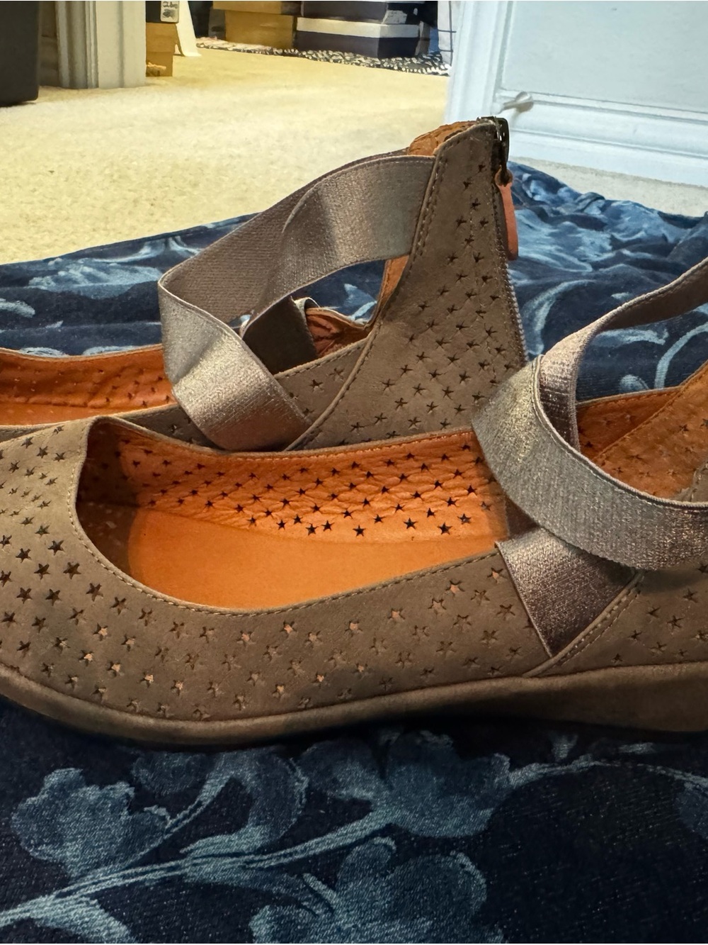 Gentle Souls by Kenneth Cole Women’s Gray Peep-Toe Ankle Ballet Flats - Picture 6 of 7